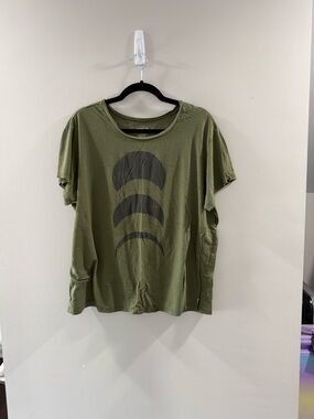 torrid Olive Green Short Sleeve Tee with Black Graphic